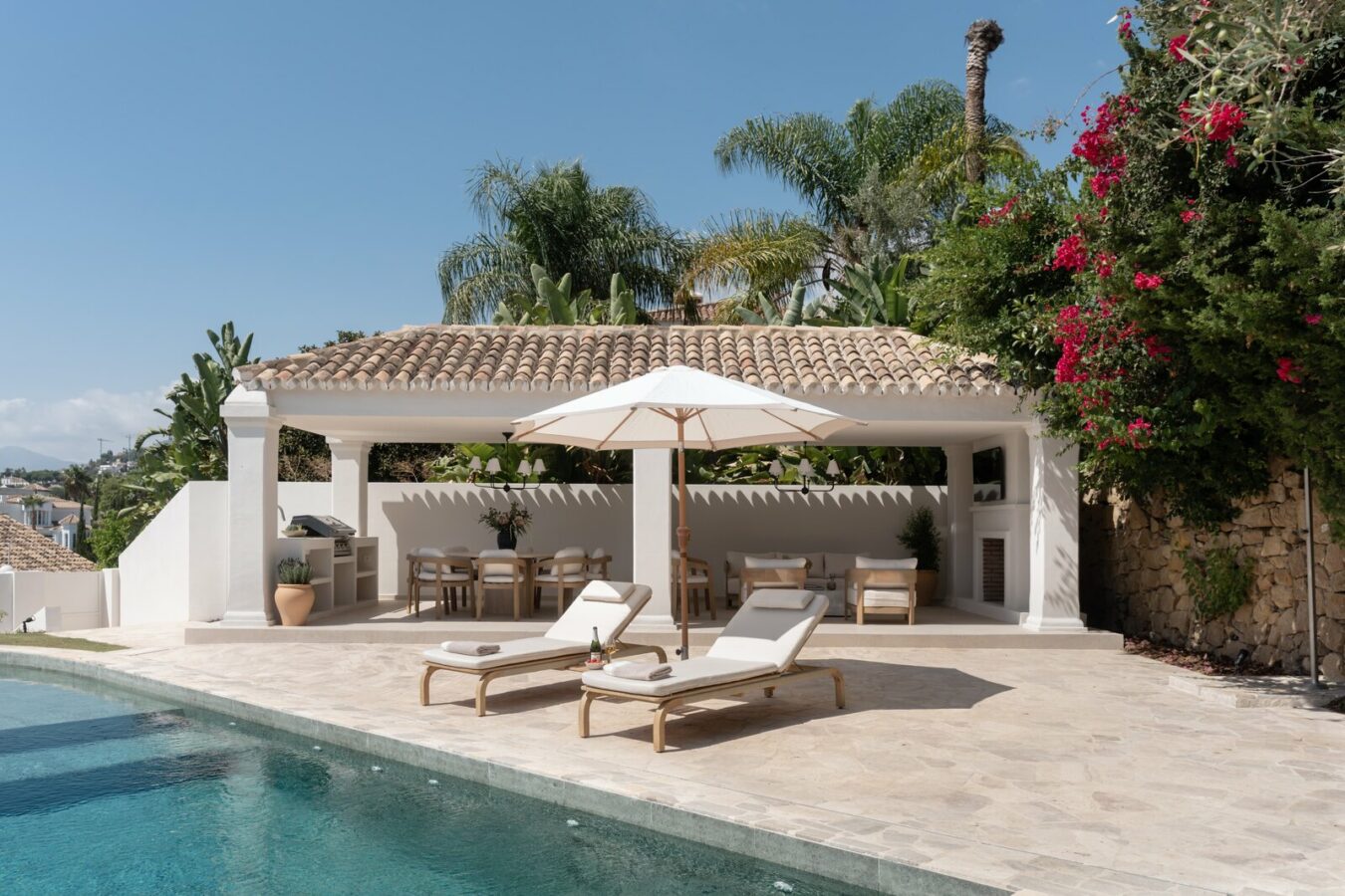 FOR SALE 🏡 Renovated Four-Bedroom Villa on a Double Plot with Sunset Views – Nueva Andalucía, Marbella 🇪🇸