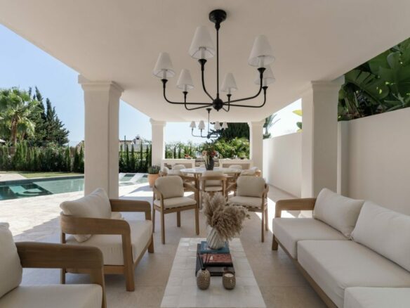 FOR SALE 🏡 Renovated Four-Bedroom Villa on a Double Plot with Sunset Views – Nueva Andalucía, Marbella 🇪🇸