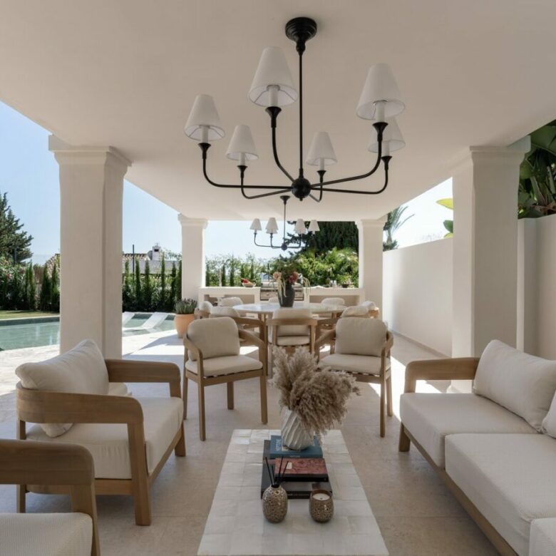 FOR SALE 🏡 Renovated Four-Bedroom Villa on a Double Plot with Sunset Views – Nueva Andalucía, Marbella 🇪🇸