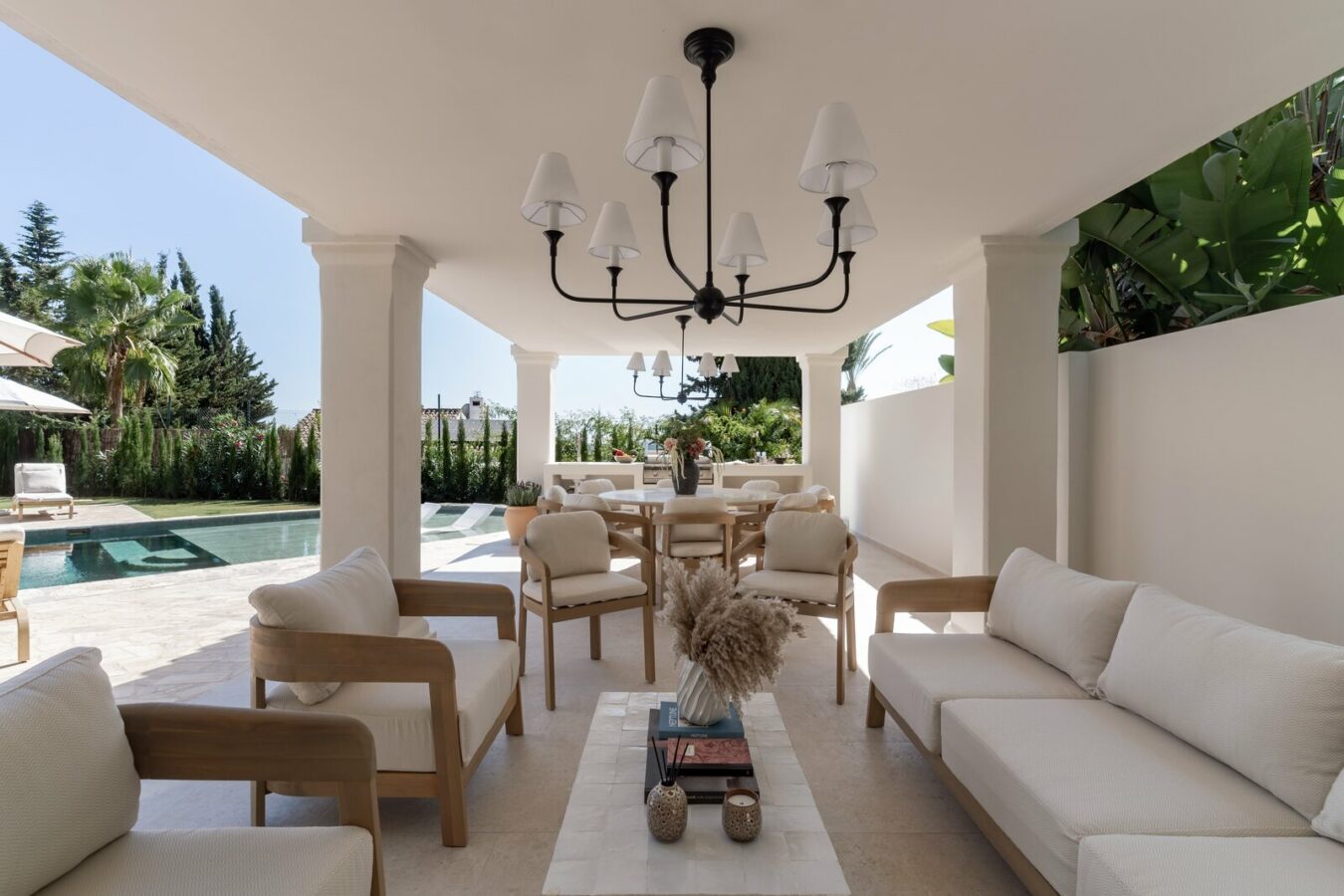 FOR SALE 🏡 Renovated Four-Bedroom Villa on a Double Plot with Sunset Views – Nueva Andalucía, Marbella 🇪🇸