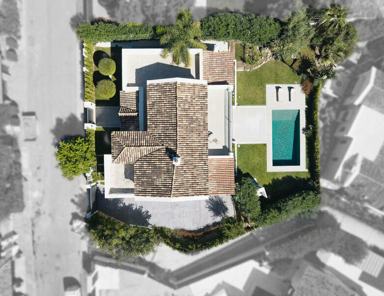 FOR SALE 🏡 Furnished Five-Bedroom Villa with Sea Views over Three Levels – Nueva Andalucía, Marbella 🇪🇸