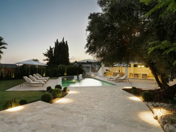 FOR SALE 🏡 Renovated Four-Bedroom Villa on a Double Plot with Sunset Views – Nueva Andalucía, Marbella 🇪🇸
