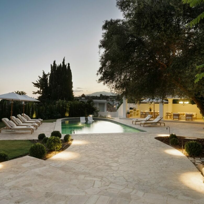 FOR SALE 🏡 Renovated Four-Bedroom Villa on a Double Plot with Sunset Views – Nueva Andalucía, Marbella 🇪🇸
