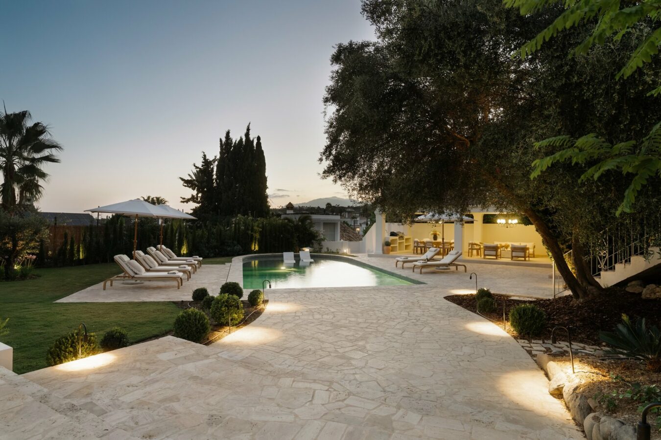 FOR SALE 🏡 Renovated Four-Bedroom Villa on a Double Plot with Sunset Views – Nueva Andalucía, Marbella 🇪🇸