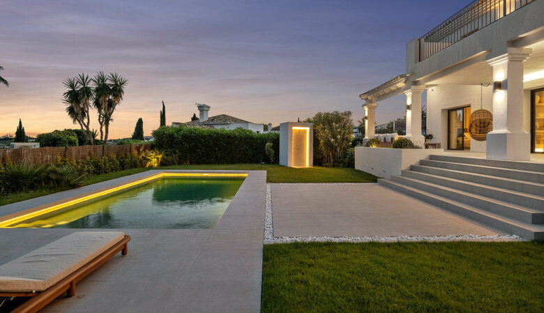 FOR SALE 🏡 Furnished Five-Bedroom Villa with Sea Views over Three Levels – Nueva Andalucía, Marbella 🇪🇸