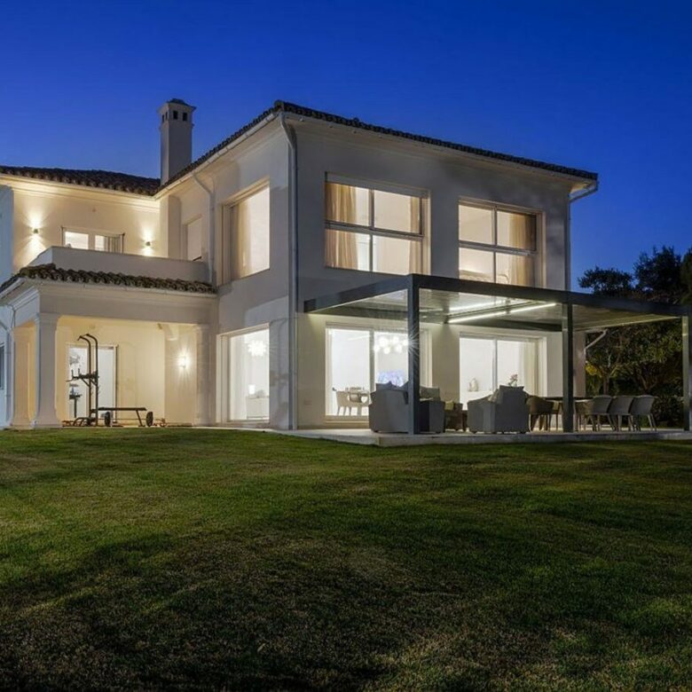 FOR SALE 🏡 Renovated 6-Bedroom Designer Villa with Heated Pool – Sotogrande Alto, Sotogrande 🇪🇸
