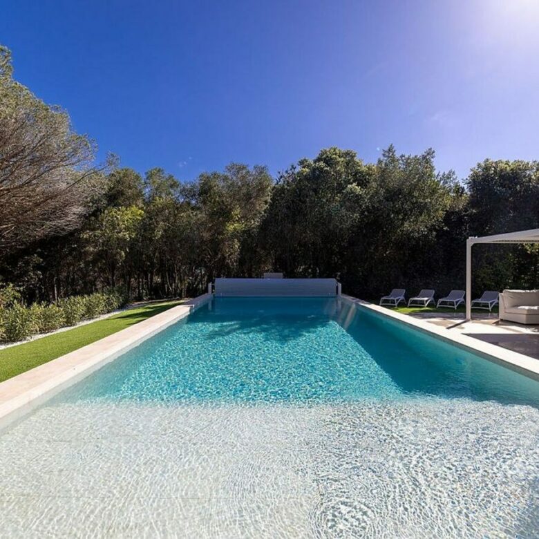 FOR SALE 🏡 Renovated 6-Bedroom Designer Villa with Heated Pool – Sotogrande Alto, Sotogrande 🇪🇸
