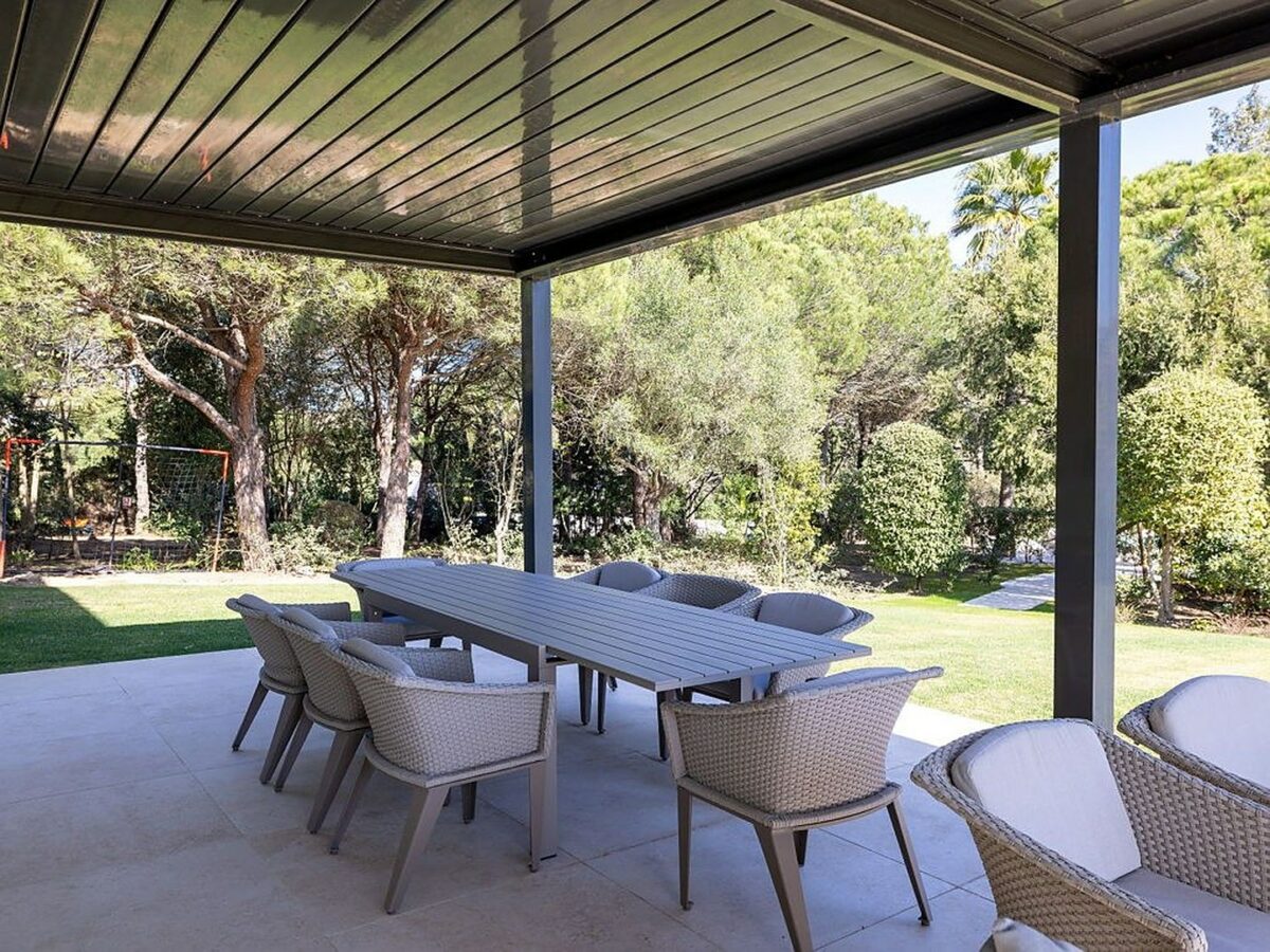 FOR SALE 🏡 Renovated 6-Bedroom Designer Villa with Heated Pool – Sotogrande Alto, Sotogrande 🇪🇸