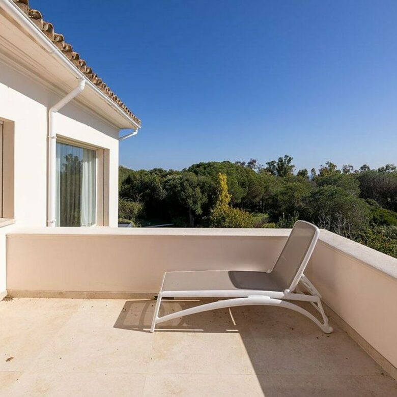 FOR SALE 🏡 Renovated 6-Bedroom Designer Villa with Heated Pool – Sotogrande Alto, Sotogrande 🇪🇸