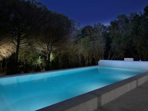 FOR SALE 🏡 Renovated 6-Bedroom Designer Villa with Heated Pool – Sotogrande Alto, Sotogrande 🇪🇸