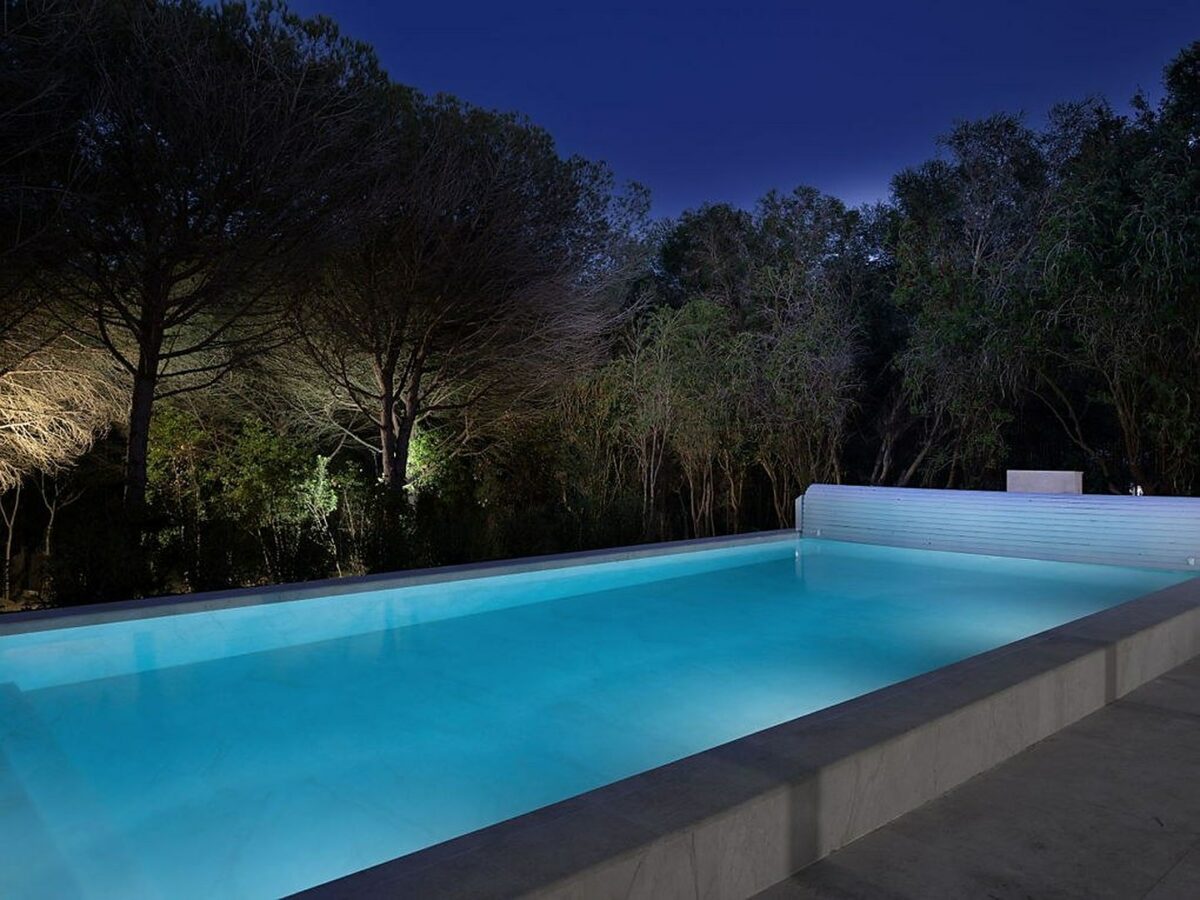 FOR SALE 🏡 Renovated 6-Bedroom Designer Villa with Heated Pool – Sotogrande Alto, Sotogrande 🇪🇸