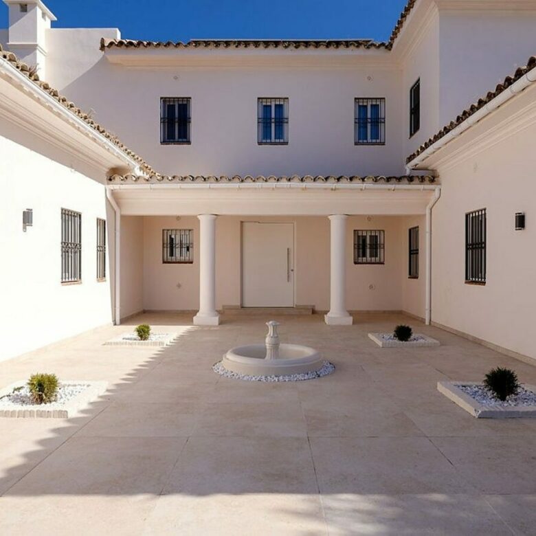 FOR SALE 🏡 Renovated 6-Bedroom Designer Villa with Heated Pool – Sotogrande Alto, Sotogrande 🇪🇸