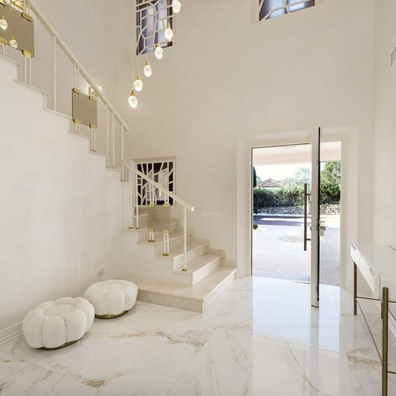 FOR SALE 🏡 Renovated 6-Bedroom Designer Villa with Heated Pool – Sotogrande Alto, Sotogrande 🇪🇸