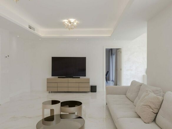 FOR SALE 🏡 Renovated 6-Bedroom Designer Villa with Heated Pool – Sotogrande Alto, Sotogrande 🇪🇸