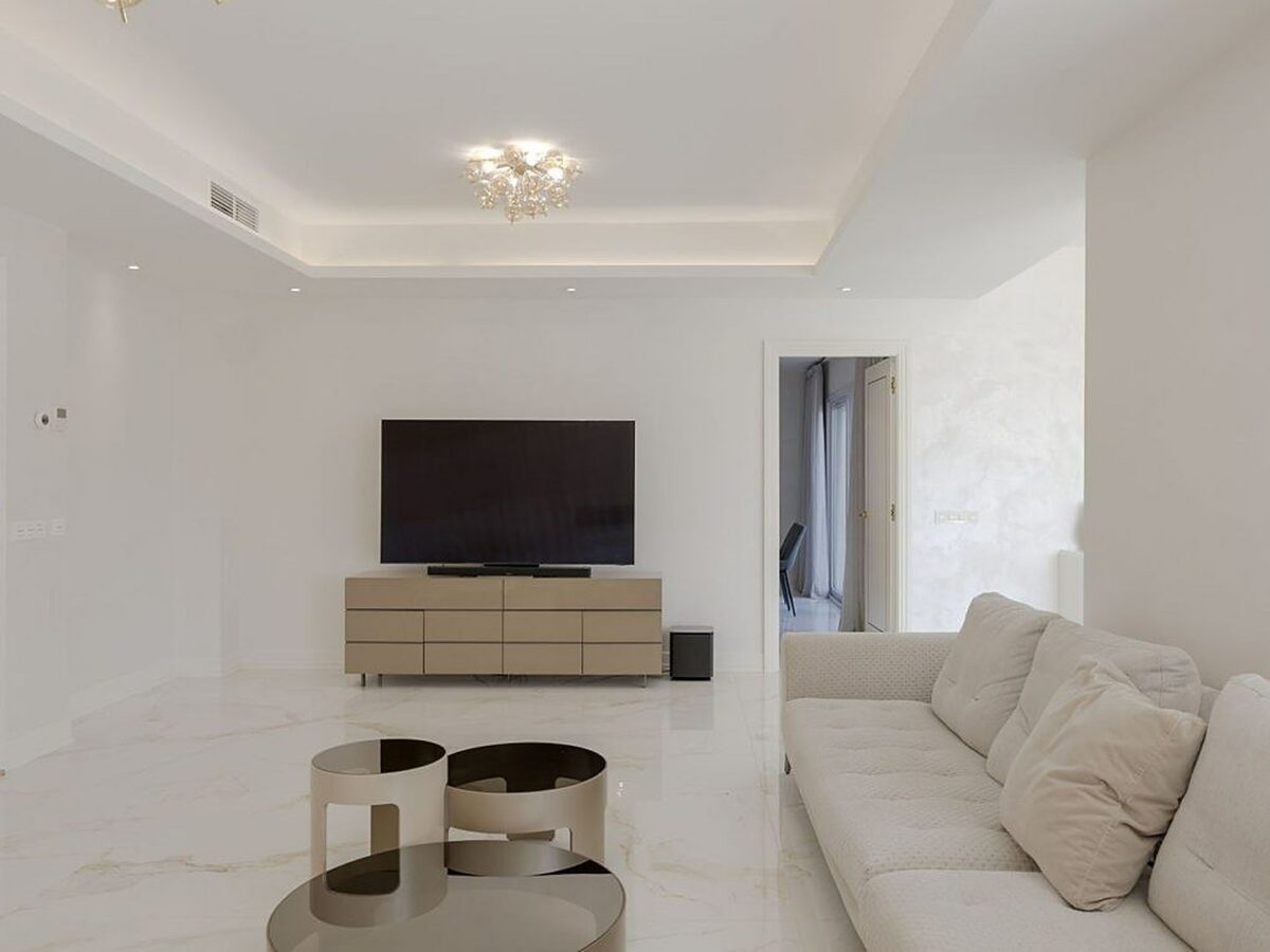 FOR SALE 🏡 Renovated 6-Bedroom Designer Villa with Heated Pool – Sotogrande Alto, Sotogrande 🇪🇸