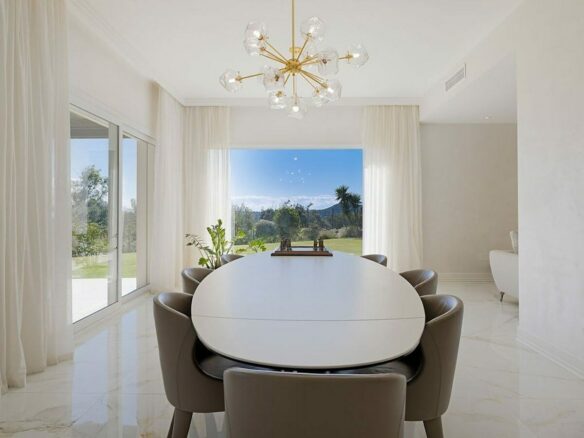 FOR SALE 🏡 Renovated 6-Bedroom Designer Villa with Heated Pool – Sotogrande Alto, Sotogrande 🇪🇸