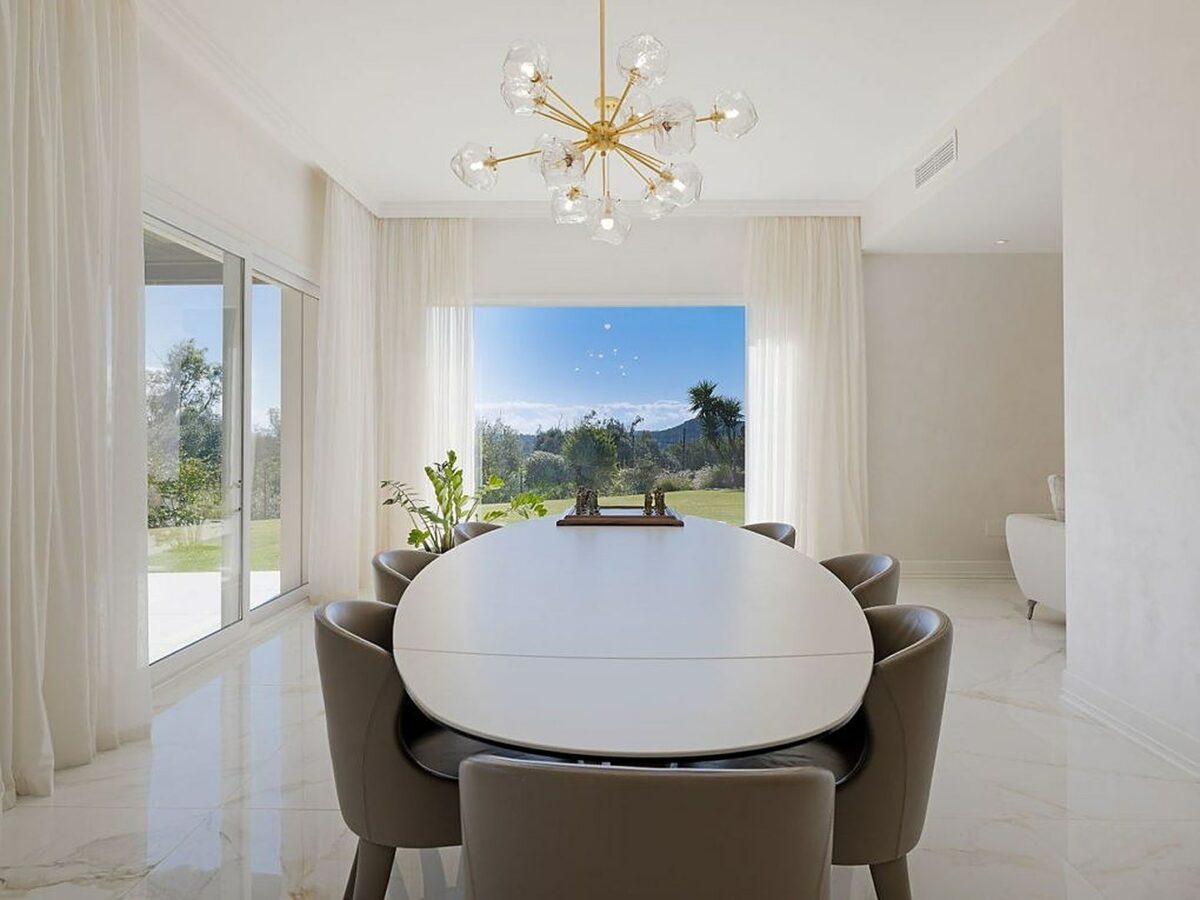 FOR SALE 🏡 Renovated 6-Bedroom Designer Villa with Heated Pool – Sotogrande Alto, Sotogrande 🇪🇸