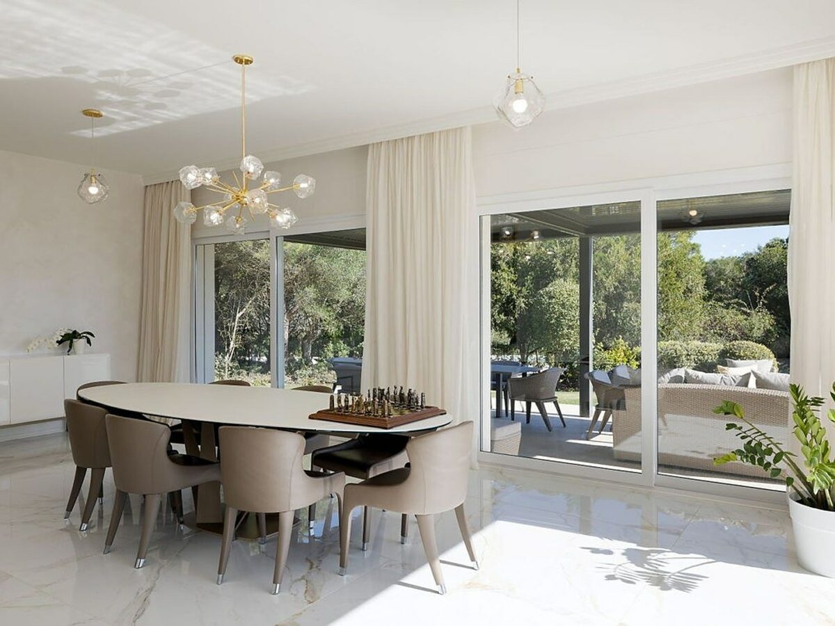 FOR SALE 🏡 Renovated 6-Bedroom Designer Villa with Heated Pool – Sotogrande Alto, Sotogrande 🇪🇸