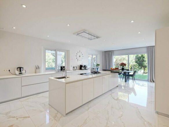FOR SALE 🏡 Renovated 6-Bedroom Designer Villa with Heated Pool – Sotogrande Alto, Sotogrande 🇪🇸