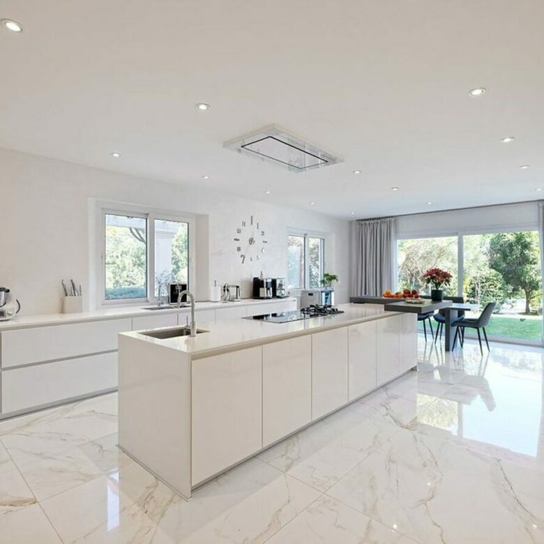 FOR SALE 🏡 Renovated 6-Bedroom Designer Villa with Heated Pool – Sotogrande Alto, Sotogrande 🇪🇸