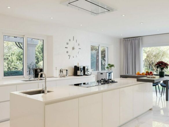 FOR SALE 🏡 Renovated 6-Bedroom Designer Villa with Heated Pool – Sotogrande Alto, Sotogrande 🇪🇸