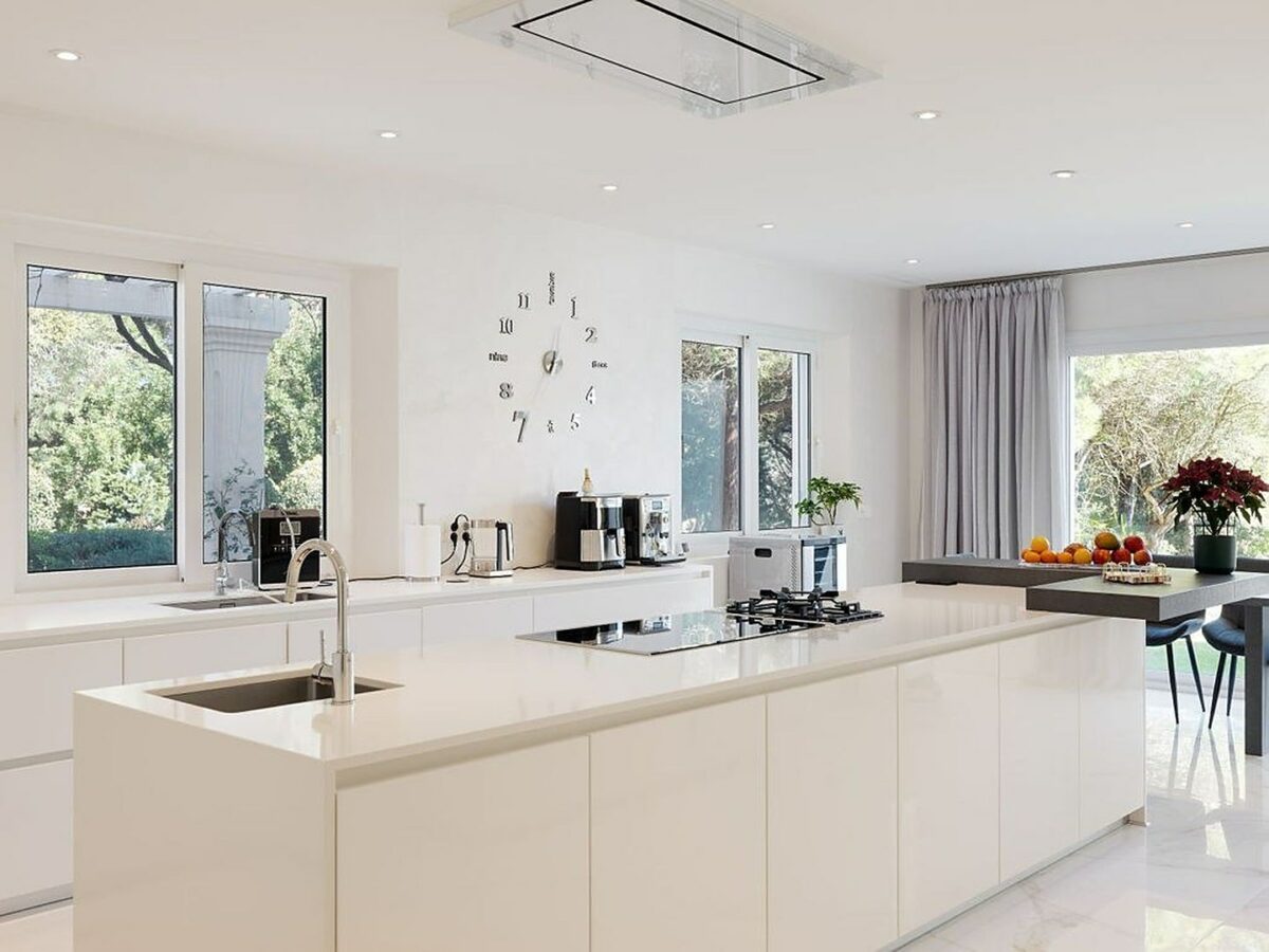 FOR SALE 🏡 Renovated 6-Bedroom Designer Villa with Heated Pool – Sotogrande Alto, Sotogrande 🇪🇸