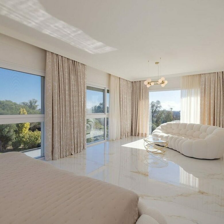 FOR SALE 🏡 Renovated 6-Bedroom Designer Villa with Heated Pool – Sotogrande Alto, Sotogrande 🇪🇸