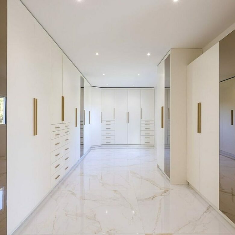 FOR SALE 🏡 Renovated 6-Bedroom Designer Villa with Heated Pool – Sotogrande Alto, Sotogrande 🇪🇸