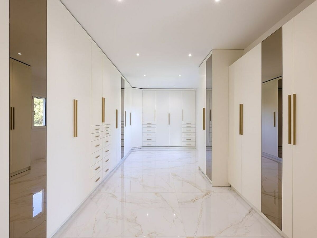 FOR SALE 🏡 Renovated 6-Bedroom Designer Villa with Heated Pool – Sotogrande Alto, Sotogrande 🇪🇸