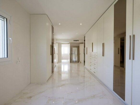 FOR SALE 🏡 Renovated 6-Bedroom Designer Villa with Heated Pool – Sotogrande Alto, Sotogrande 🇪🇸