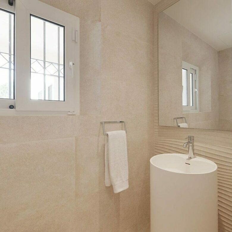 FOR SALE 🏡 Renovated 6-Bedroom Designer Villa with Heated Pool – Sotogrande Alto, Sotogrande 🇪🇸