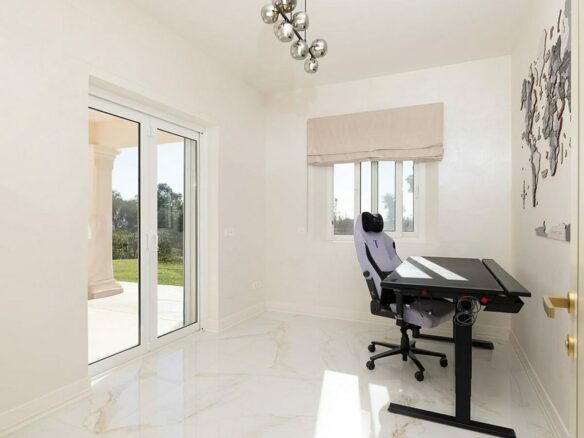 FOR SALE 🏡 Renovated 6-Bedroom Designer Villa with Heated Pool – Sotogrande Alto, Sotogrande 🇪🇸
