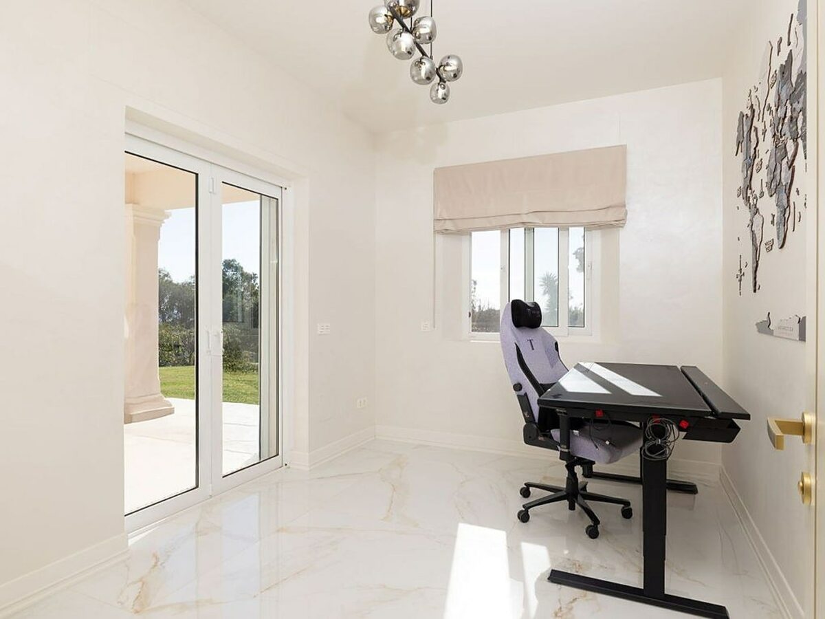 FOR SALE 🏡 Renovated 6-Bedroom Designer Villa with Heated Pool – Sotogrande Alto, Sotogrande 🇪🇸