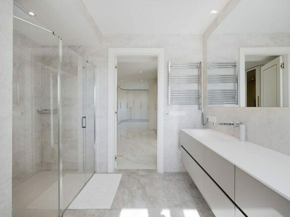 FOR SALE 🏡 Renovated 6-Bedroom Designer Villa with Heated Pool – Sotogrande Alto, Sotogrande 🇪🇸