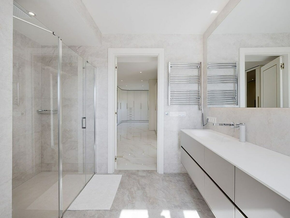FOR SALE 🏡 Renovated 6-Bedroom Designer Villa with Heated Pool – Sotogrande Alto, Sotogrande 🇪🇸