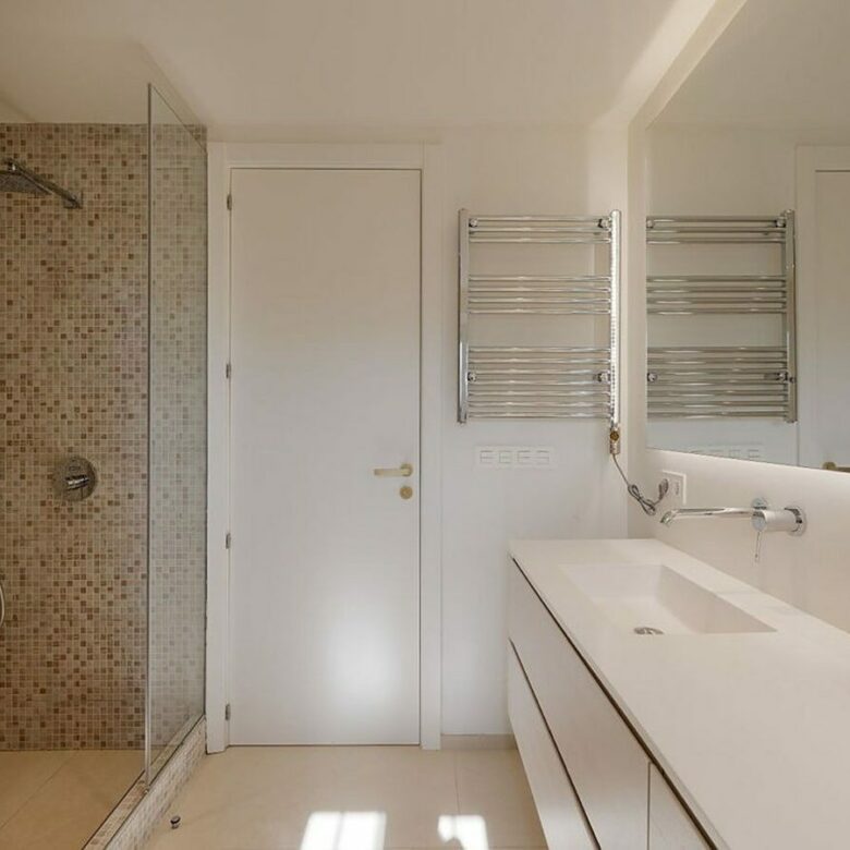 FOR SALE 🏡 Renovated 6-Bedroom Designer Villa with Heated Pool – Sotogrande Alto, Sotogrande 🇪🇸