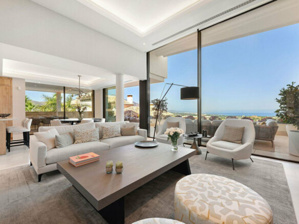 FOR SALE 🏡 Villa-Style Duplex with Panoramic Sea Views in a Gated Community of Seven – La Quinta, Benahavís 🇪🇸