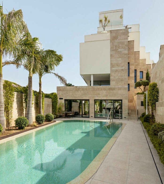 FOR SALE 🏡 Villa-Style Duplex with Panoramic Sea Views in a Gated Community of Seven – La Quinta, Benahavís 🇪🇸