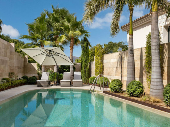 FOR SALE 🏡 Villa-Style Duplex with Panoramic Sea Views in a Gated Community of Seven – La Quinta, Benahavís 🇪🇸