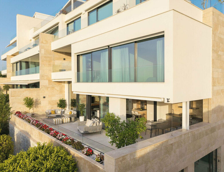 FOR SALE 🏡 Villa-Style Duplex with Panoramic Sea Views in a Gated Community of Seven – La Quinta, Benahavís 🇪🇸