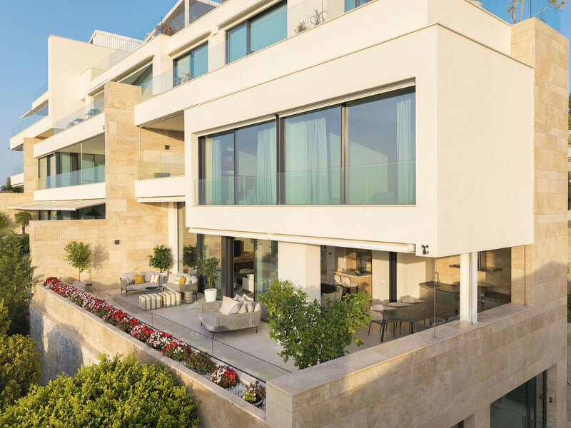 FOR SALE 🏡 Villa-Style Duplex with Panoramic Sea Views in a Gated Community of Seven – La Quinta, Benahavís 🇪🇸