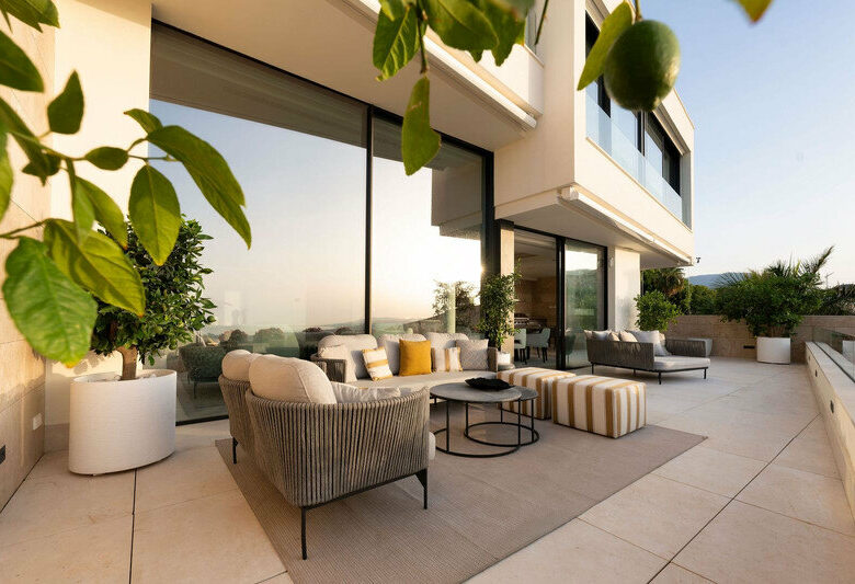 FOR SALE 🏡 Villa-Style Duplex with Panoramic Sea Views in a Gated Community of Seven – La Quinta, Benahavís 🇪🇸