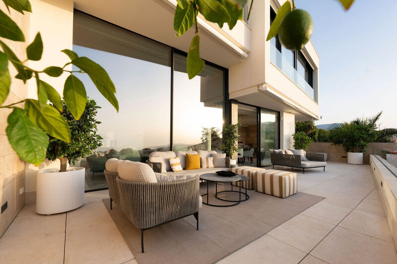FOR SALE 🏡 Villa-Style Duplex with Panoramic Sea Views in a Gated Community of Seven – La Quinta, Benahavís 🇪🇸