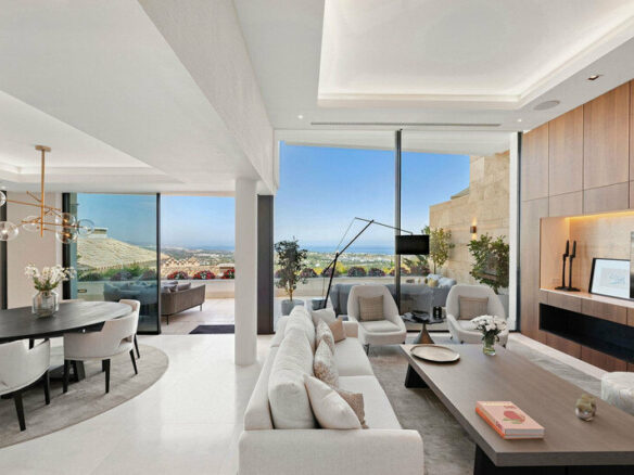 FOR SALE 🏡 Villa-Style Duplex with Panoramic Sea Views in a Gated Community of Seven – La Quinta, Benahavís 🇪🇸