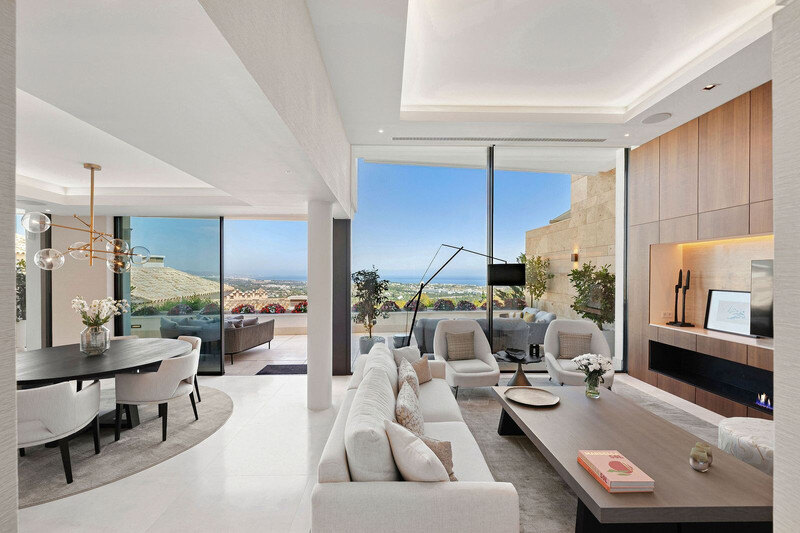 FOR SALE 🏡 Villa-Style Duplex with Panoramic Sea Views in a Gated Community of Seven – La Quinta, Benahavís 🇪🇸