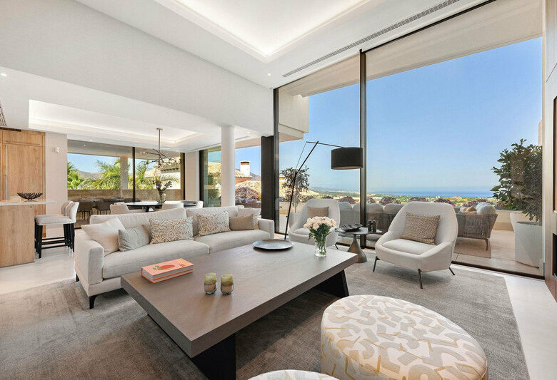 FOR SALE 🏡 Villa-Style Duplex with Panoramic Sea Views in a Gated Community of Seven – La Quinta, Benahavís 🇪🇸