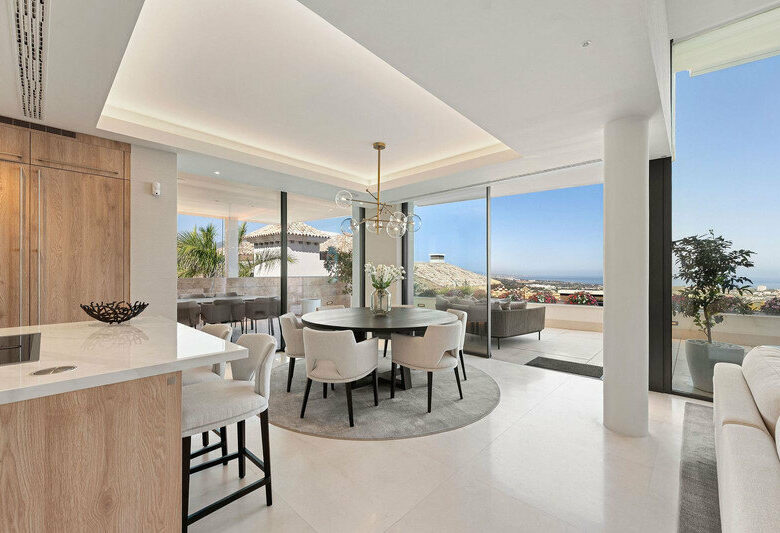 FOR SALE 🏡 Villa-Style Duplex with Panoramic Sea Views in a Gated Community of Seven – La Quinta, Benahavís 🇪🇸