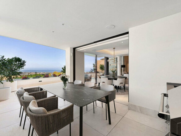 FOR SALE 🏡 Villa-Style Duplex with Panoramic Sea Views in a Gated Community of Seven – La Quinta, Benahavís 🇪🇸