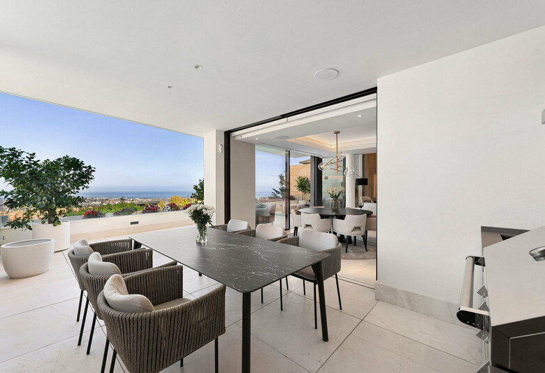 FOR SALE 🏡 Villa-Style Duplex with Panoramic Sea Views in a Gated Community of Seven – La Quinta, Benahavís 🇪🇸