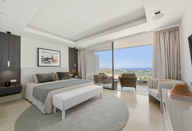 FOR SALE 🏡 Villa-Style Duplex with Panoramic Sea Views in a Gated Community of Seven – La Quinta, Benahavís 🇪🇸